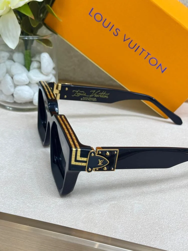 Louis Vuitton black and gold - Image 3